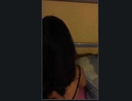 Damlayı sert sikiyor